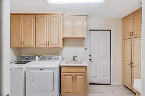240 E Parkview Ave, Visalia, CA 93277 photo 44