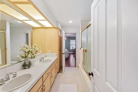 240 E Parkview Ave, Visalia, CA 93277 photo 28
