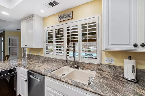 240 E Parkview Ave, Visalia, CA 93277 photo 20