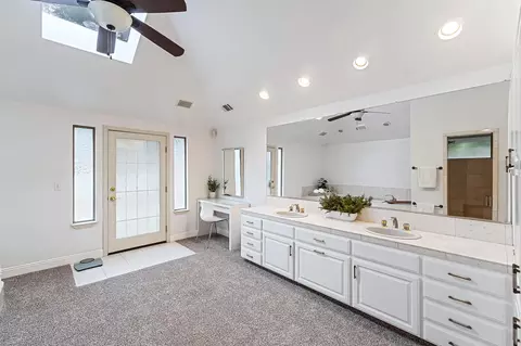 240 E Parkview Ave, Visalia, CA 93277 photo 38