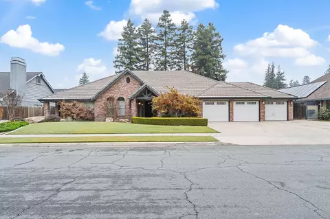 240 E Parkview Ave, Visalia, CA 93277 photo 2
