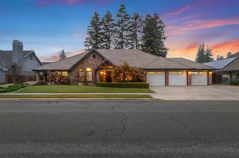 240 E Parkview Ave, Visalia, CA 93277