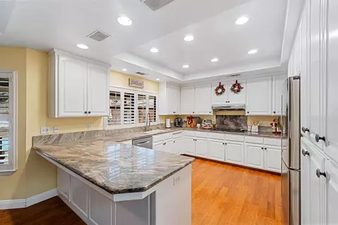 240 E Parkview Ave, Visalia, CA 93277 photo 17