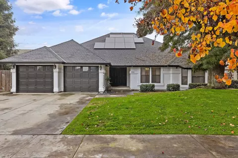 1932 Mission Cir, Tulare, CA 93274