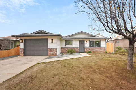 740 N Sweetbriar Ave, Lindsay, CA 93247
