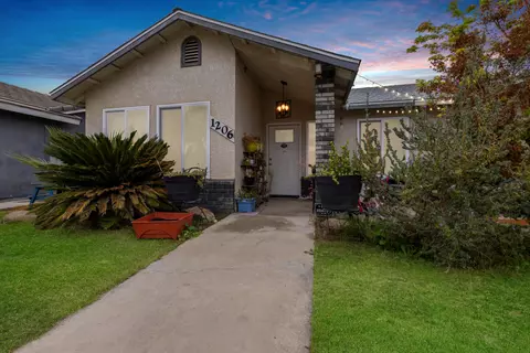 1206 Belmont St, Tulare, CA 93274