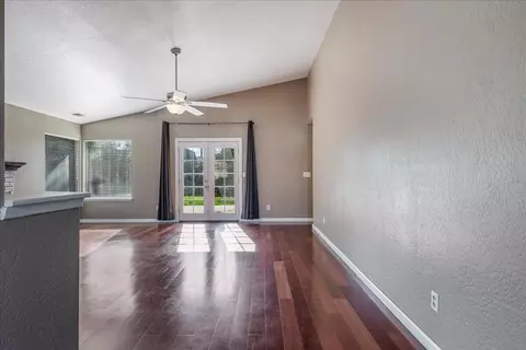 1287 E Fairview Ave, Tulare, CA 93274 photo 7