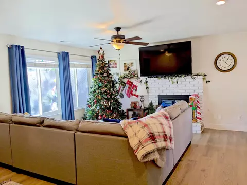 330 E Seeger Ct, Visalia, CA 93277 photo 19
