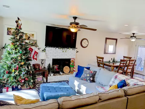 330 E Seeger Ct, Visalia, CA 93277 photo 9