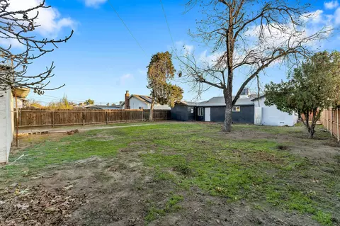 804 E Myrtle St, Hanford, CA 93230 photo 27