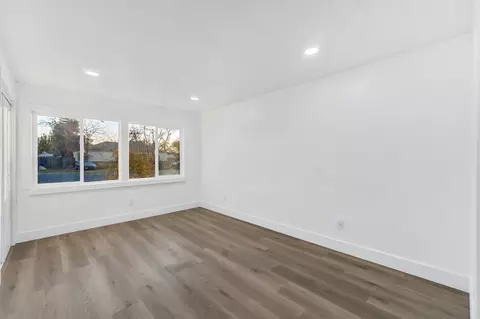 804 E Myrtle St, Hanford, CA 93230 photo 2
