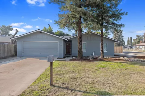 1613 S Michael Ct, Visalia, CA 93292
