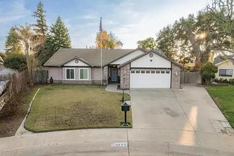 1725 S Bradley St, Visalia, CA 93292