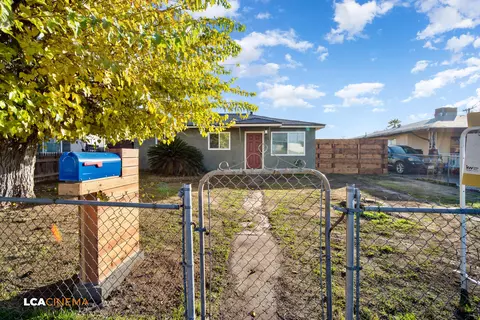 8413 Hall Rd, Lamont, CA 93241 photo 2