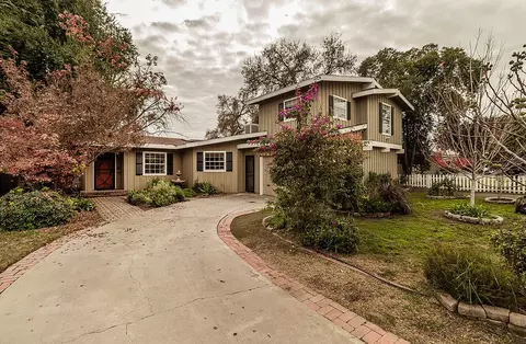 1429 W Iris Ave, Visalia, CA 93277