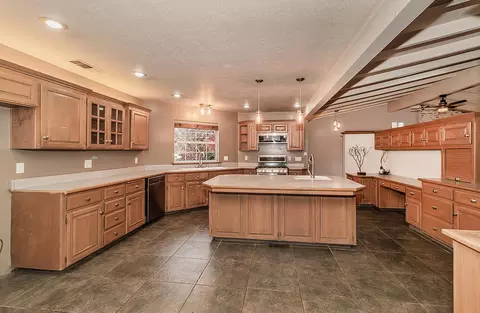 1429 W Iris Ave, Visalia, CA 93277 photo 8