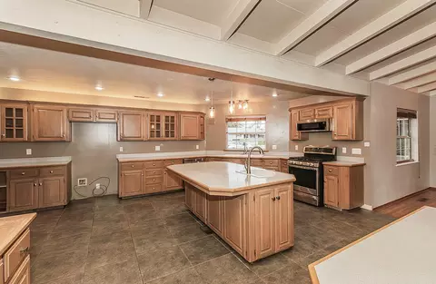 1429 W Iris Ave, Visalia, CA 93277 photo 9