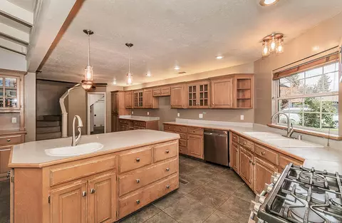 1429 W Iris Ave, Visalia, CA 93277 photo 10