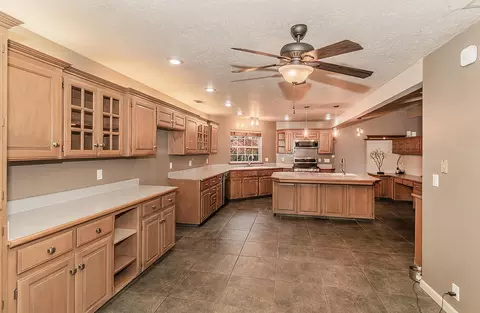 1429 W Iris Ave, Visalia, CA 93277 photo 13