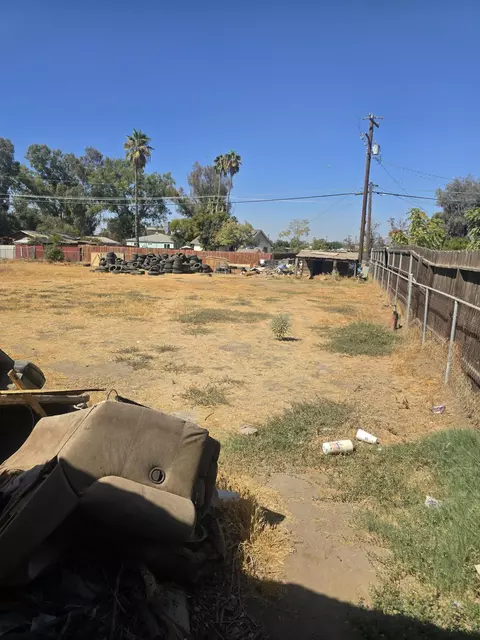 420 E 2nd St, Hanford, CA 93230 photo 4