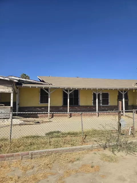 420 E 2nd St, Hanford, CA 93230 photo 2