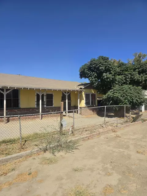 420 E 2nd St, Hanford, CA 93230 photo 3