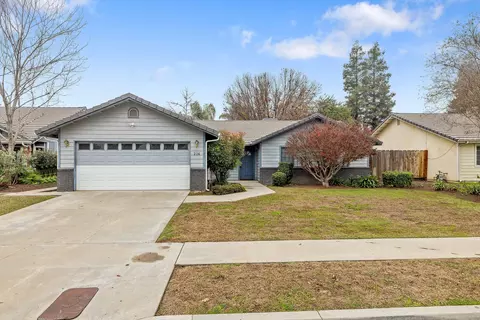 216 W Dickens Ave, Tulare, CA 93274