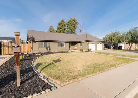 2734 E Feemster Ave, Visalia, CA 93292 photo 2