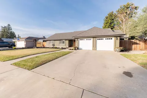 2734 E Feemster Ave, Visalia, CA 93292 photo 3