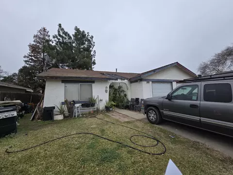 717 Oakridge Dr, Madera, CA 93637 photo 2