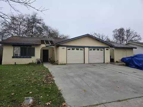 705 Deerwood Dr, Madera, CA 93637 photo 2
