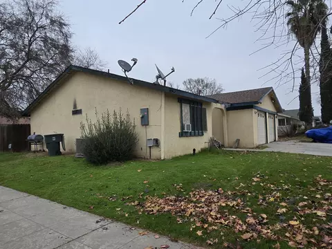 709 Deerwood Dr, Madera, CA 93637 photo 2