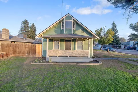 2238 S Garden St, Visalia, CA 93277