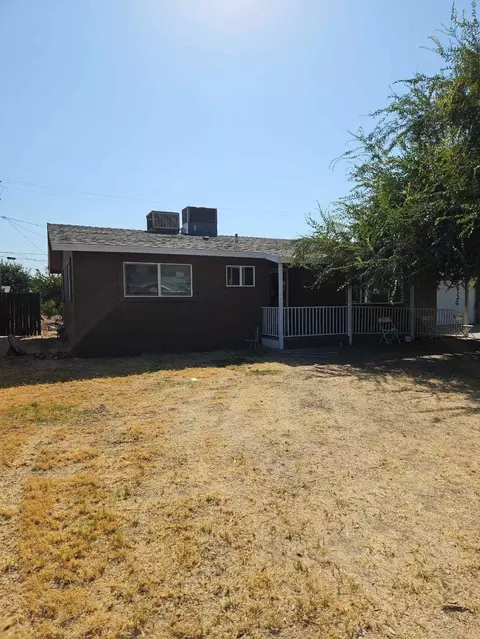 1318 Lowery St, Porterville, CA 93257
