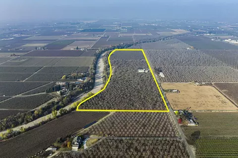 280 6 12 Ave, Kingsburg, CA 93631