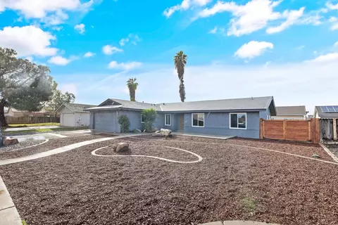 609 S Acacia Dr, Lemoore, CA 93245 photo 3