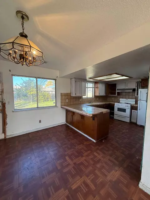 170 W Spring Ln, Lemoore, CA 93245 photo 7