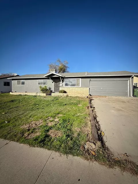 170 W Spring Ln, Lemoore, CA 93245 photo 2