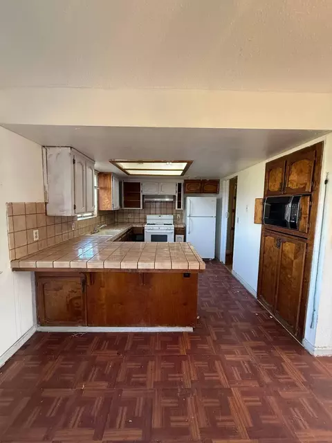 170 W Spring Ln, Lemoore, CA 93245 photo 8