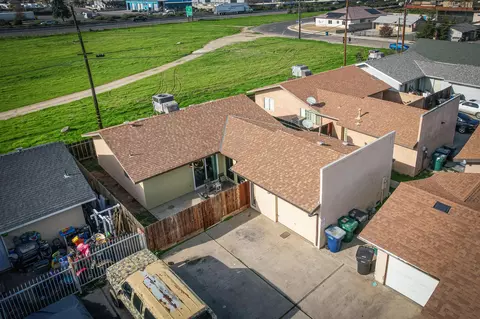 725 S Spruce St, Tulare, CA 93274