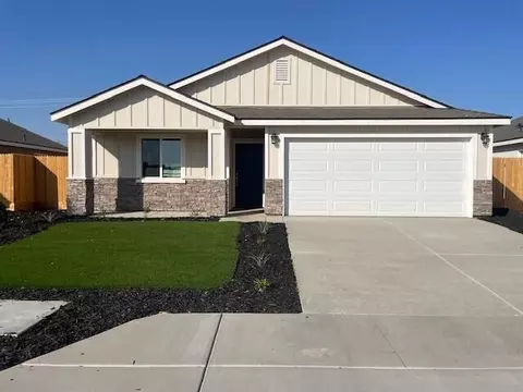 6142 Oak Crest Ave, Visalia, CA 93291