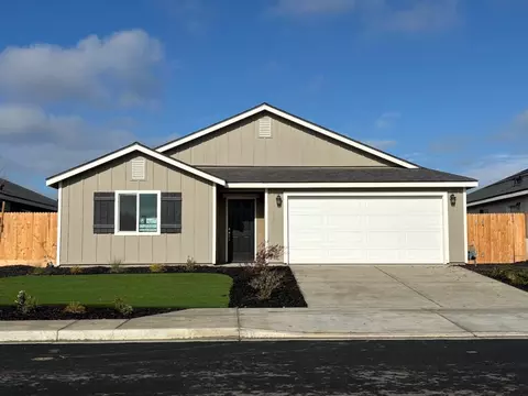 7120 Elm St, Visalia, CA 93291