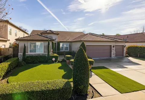 1662 Champagne St, Tulare, CA 93274