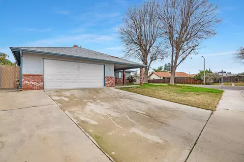 621 Chelsea Ln, Porterville, CA 93257