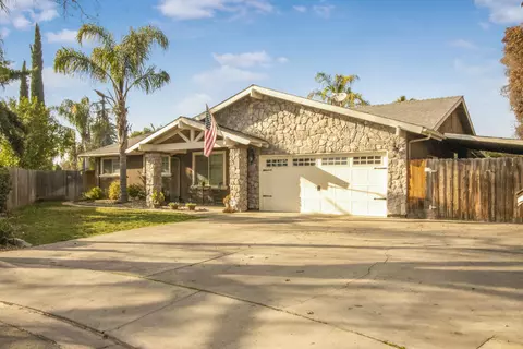 2419 S Kloth Dr, Visalia, CA 93277