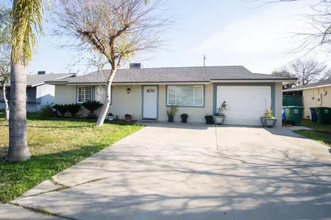 956 Sycamore Ave, Lindsay, CA 93247