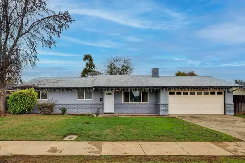 286 N Pepper St, Woodlake, CA 93286