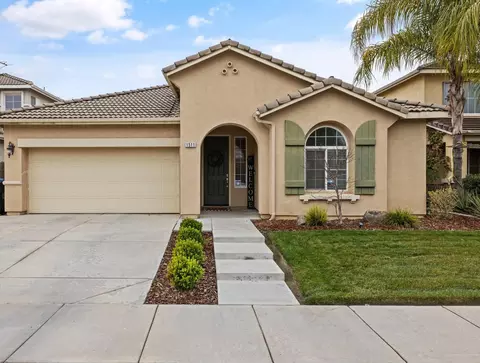 1511 N Mendonca St, Visalia, CA 93291