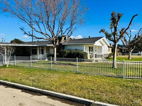 494 Montgomery Ave, Porterville, CA 93257