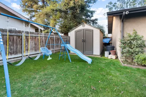 835 E Vassar Ct, Visalia, CA 93292 photo 24